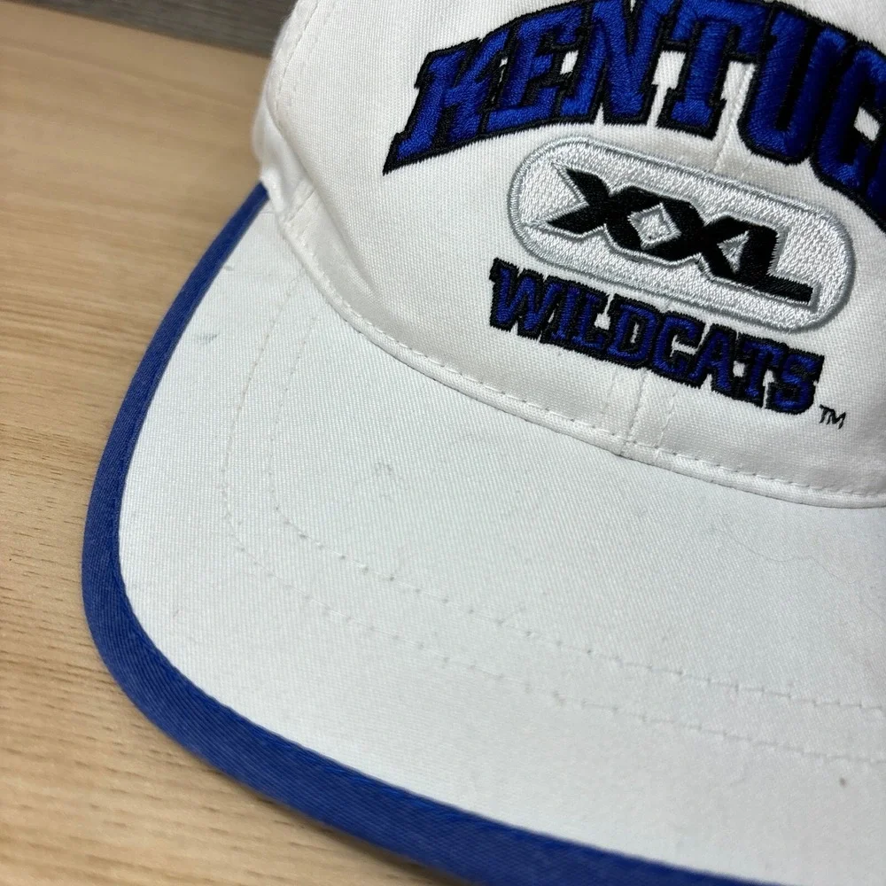 Vintage Kentucky Wildcats‎ Hat Cap Snap Back White Blue Embroidered Adjustable